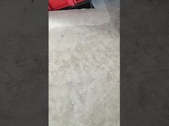 Zeewier crusher productielijn, na het verpletteren, gaat het in de trommel scherm om kleine stenen te verwijderen