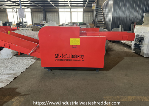 Het laatste nieuws van het bedrijf over Nieuw afgewerkt model 800F voor India Baby luiers Afvalcliënt, luier schroot shredder machine, defecte luier crusher 7.5KW snijmotor