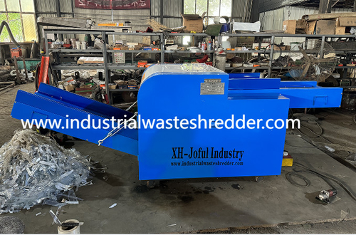 Het laatste nieuws van het bedrijf over 800C Snijmachine voor PET rollen,kleine versnipper voor plastic rollen,capaciteit 300-500 kg per uur