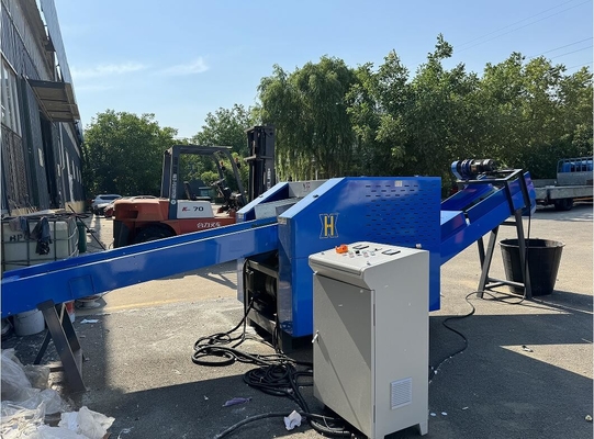 Plastic PP PE Monofilament Snijmachine Gemakkelijk voeden PET Monofilament Crusher Machines Hoog werkend rendement