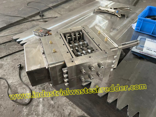 Kleine roestvrijstalen huishoudelijke afvalschroefmachine,op maat gemaakte roestvrijstalen plaat metalen fabricage voor dubbele schacht schroefmachine
