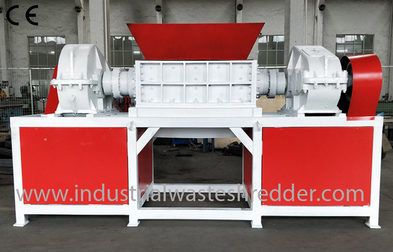Goede prijs. Ontvezelmachine van de industrieel afval de Houten Pallet 45 kW met Magnetisch Scheidingssysteem online