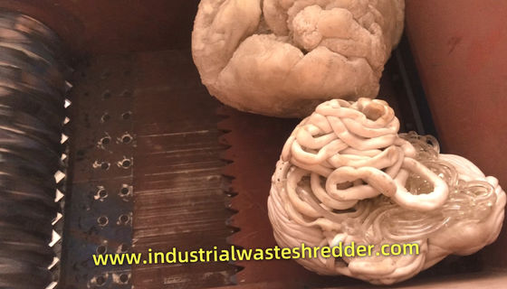 Goede prijs. Heavy duty PP Halogen-free Block Shredding, shredder machine voor extruder hoofd materiaal plastic klonten 45KW 400-700kg per uur online