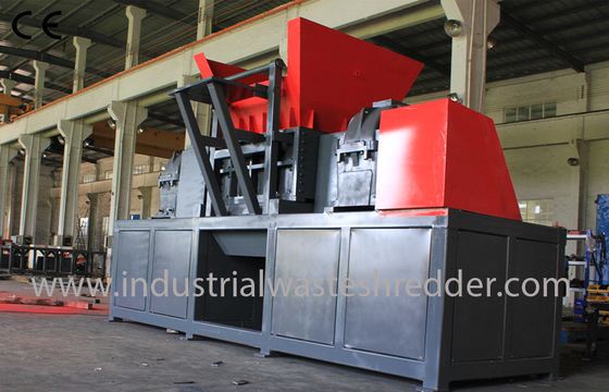 Goede prijs. Motor Gedreven Band Verscheurende Machine, de Rubbergrootte van de de Douaneoutput van de Bandontvezelmachine online