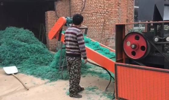 Goede prijs. Plastic de Filmontvezelmachine die van het visnetschroot Verdraaid Messenontwerp roteren online