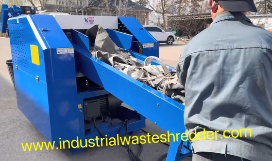 Flaux Leather Scraps Shredder Crusher Machine voor kunstmatige leder scraps met verschillende Cpacity en ontlading