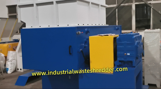 Bloemgietmachine voor het versnipperen van een enkele as 55 kW, hdpe holle plastic versnippermachine,machine voor het breken van harde plastic randen met CE