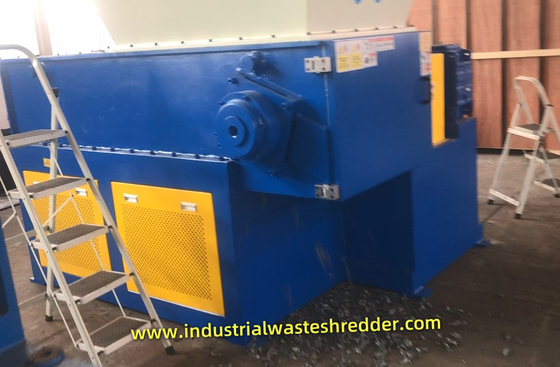 Model 800 Plastic ABS Pipes Shredder 45-55kw ABS Tube Shredder Hoog werkend rendement Rotordiaat 400mm Heavy Duty Shredder voor leidingen en buizen