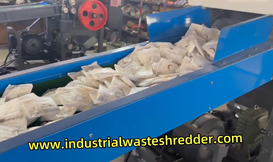 Verwijdering van defecte luiers Shredder Sanitair Servet Breuk met efficiënte roterende messen Cutter